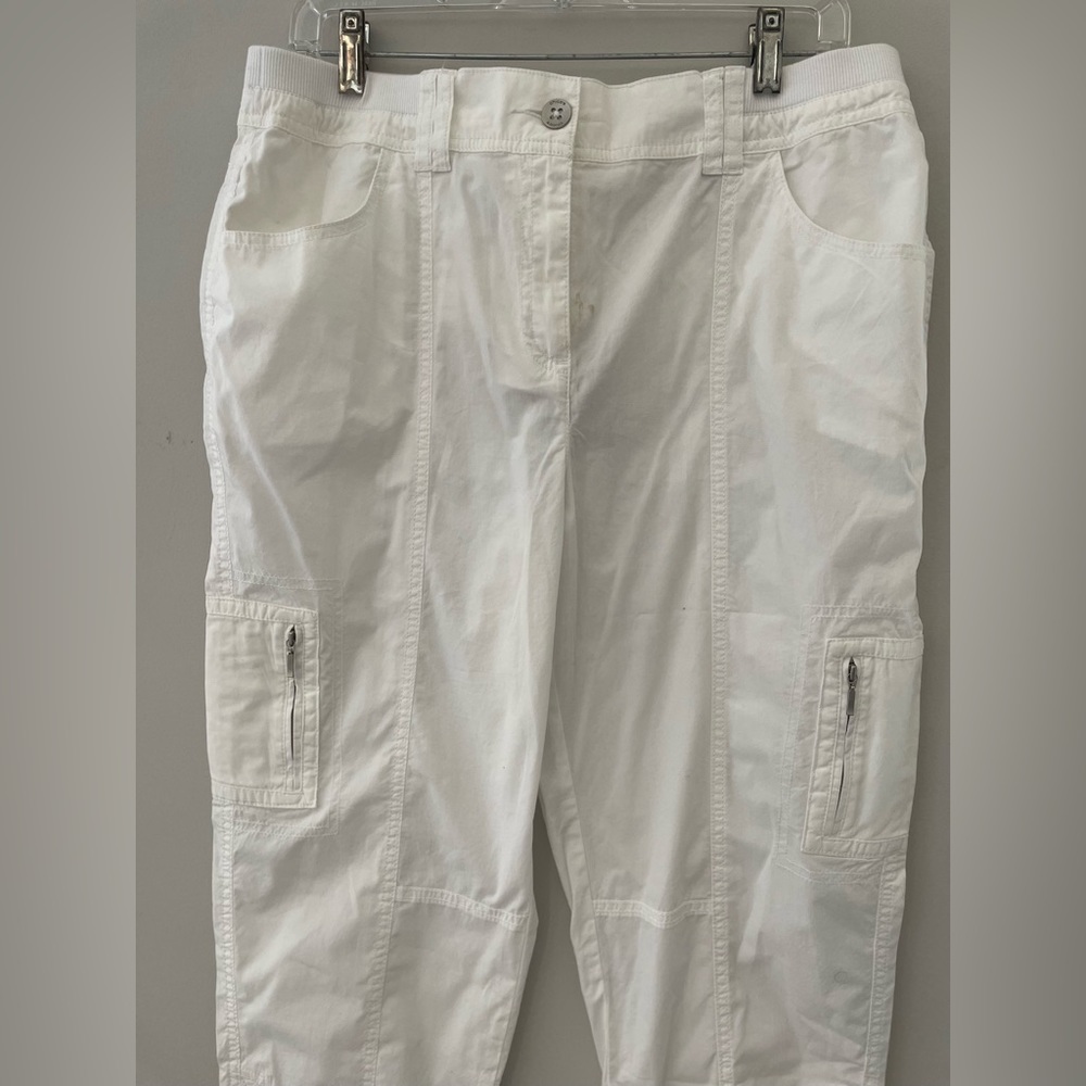 Chicos NWT White Ultimate fit capris - Picture 2 of 5